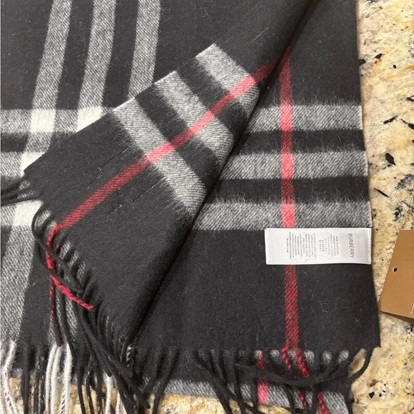 Burberry Black and Red Plaid Wool Scarf NWOT - Picture 3 of 4